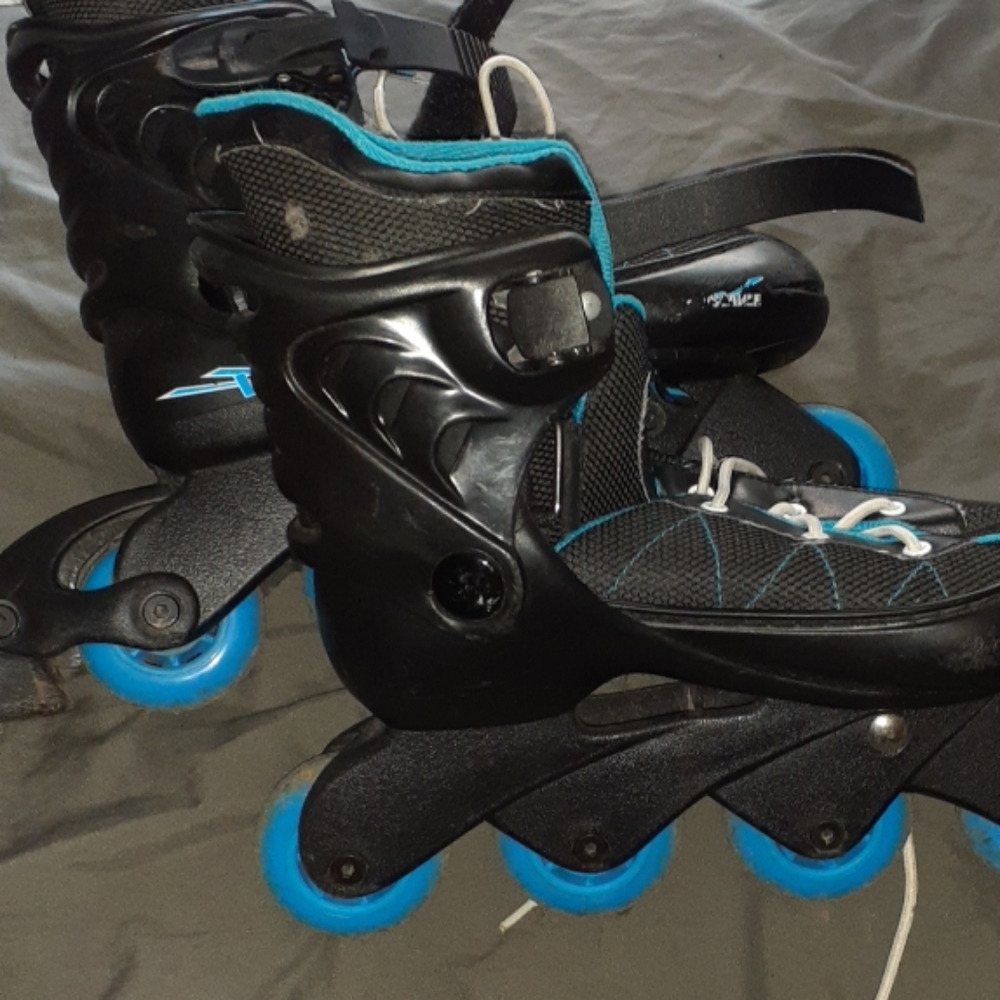 Roller blades